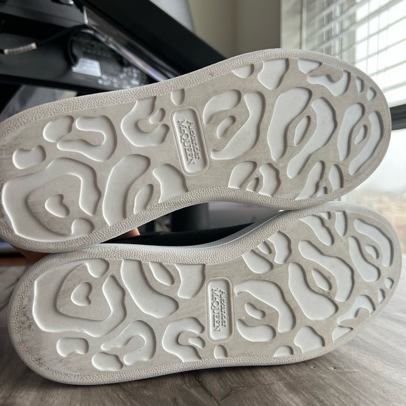 Size 8 Women’s- Alexander McQueen Oversized Sneaker Black WORN ONCE - Picture 11 of 11